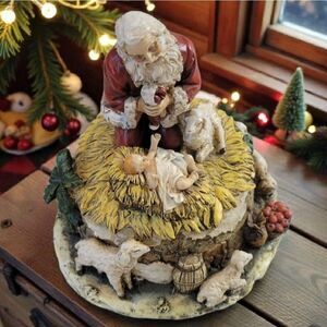 Joseph's Studio By Roman  Santa With Baby Jesus Plays "O' Come All Ye Faithful"